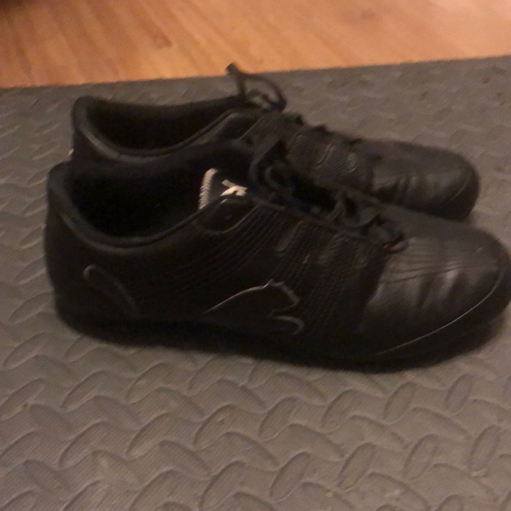Ladies black Pumas